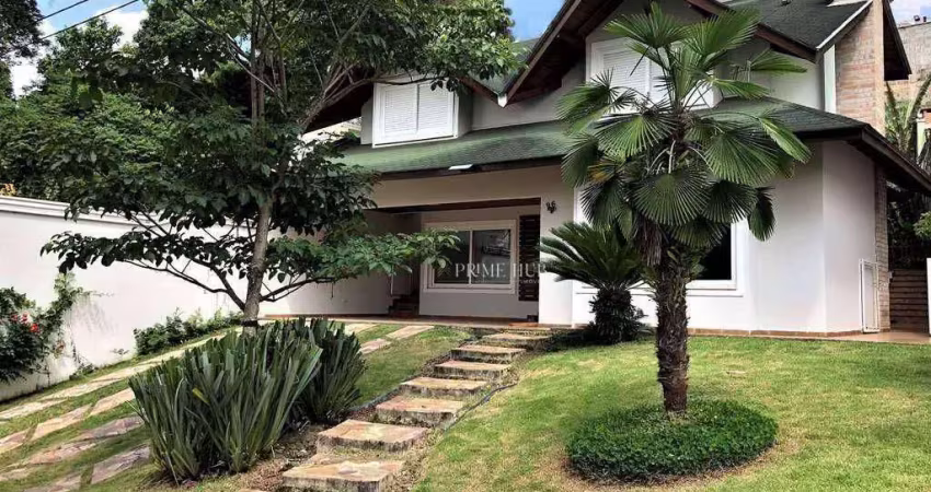 Casa contemporânea com estilo europeu e spa privativo em condomínio tranquilo na granja viana