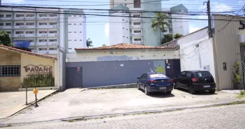 Casa comercial reformada para clínica em casa forte com 9 salas, 4 wcs, copa, 4 vagas