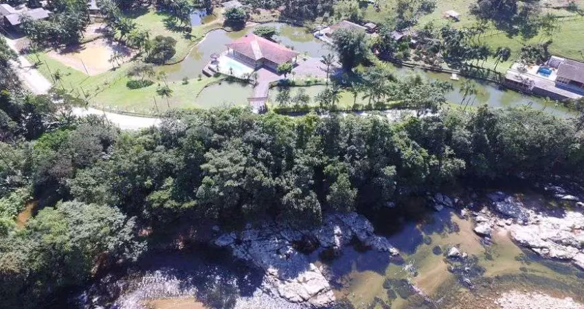 Maravilhoso sítio em garuva-sc,2casas,lagoas c/peixes,nascentes,piscina,fácil acesso.
