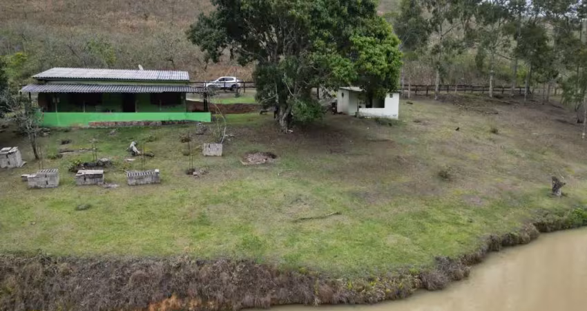 Vendo casa no bairro lagoa das lontras em miguel pereira - rj.