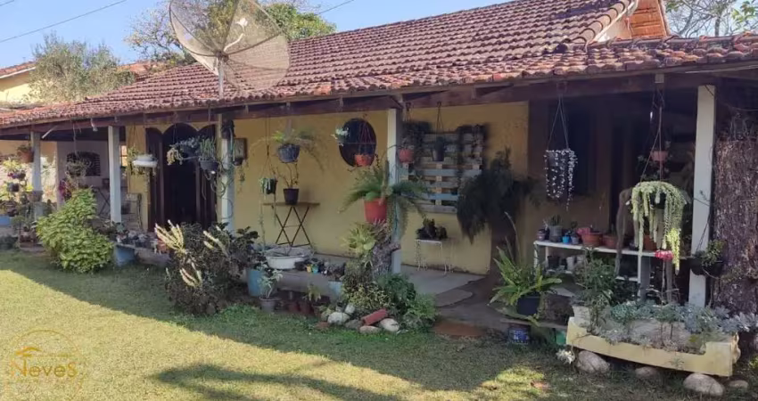 Vendo três casas no bairro praça da ponte em miguel pereira - rj