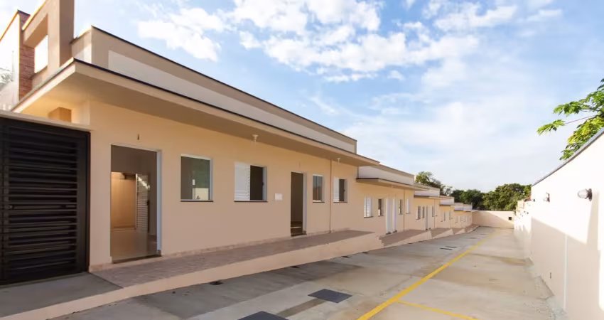 Belíssima casa térrea em condomínio fechado residencial terra vermelha.