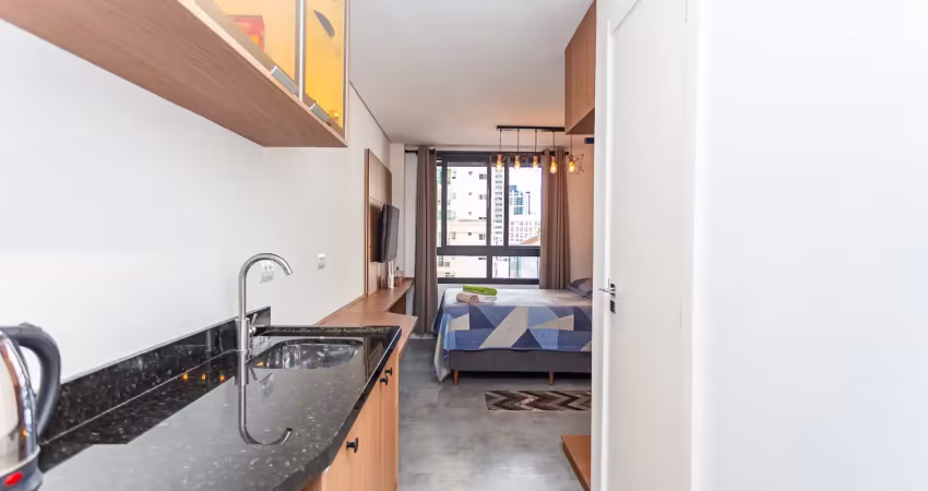 Studio mobiliado no bairro batel com 26m² - 1 dormitório e 1 banheiro