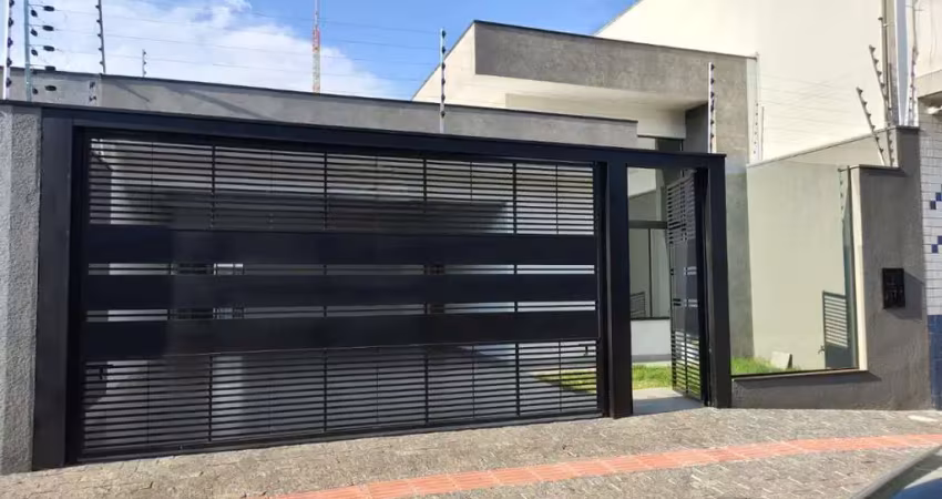 Casa à venda na Rua São Lourenço, 457 B, Jardim Alvorada, Maringá
