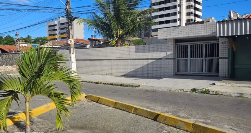 Vendo Casa em Jatiuca - 348m2, 04 quartos, 200mts da praia.