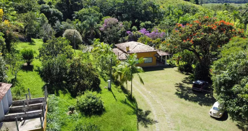 Permuta Encantador Sitio em Paraibuna com total infraestrutura