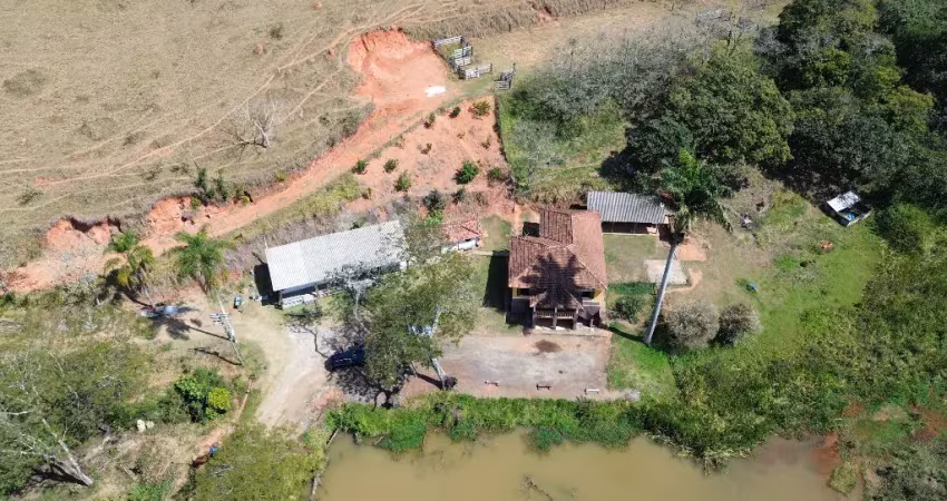 Sítio beira da rodovia dos tamoios com 60.000 m2, casa colonial