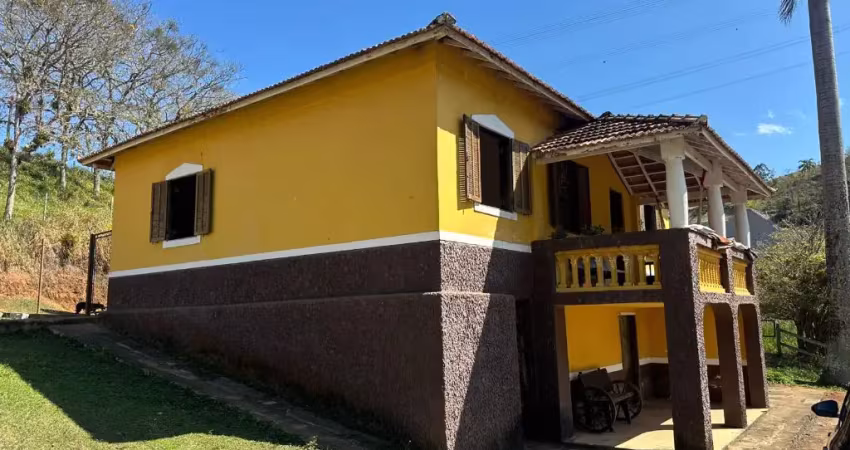 Sítio beira da rodovia dos tamoios com 60.000 m2, casa colonial