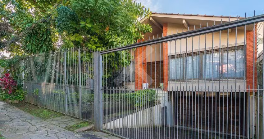 Casa com 4 quartos à venda na Rua Indianápolis, 132, Três Figueiras, Porto Alegre