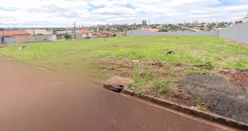 Terreno à venda no Conjunto Habitacional Santiago II, Londrina 