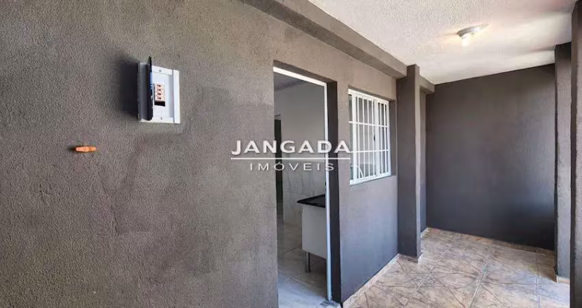 Oportunidade para investidores: 3 casas no quintal com 2 e 3 comodos reformadas