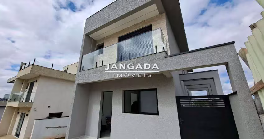 Sobrado com quintal gramado e 3 dormitorios – condominio fechado com piscina