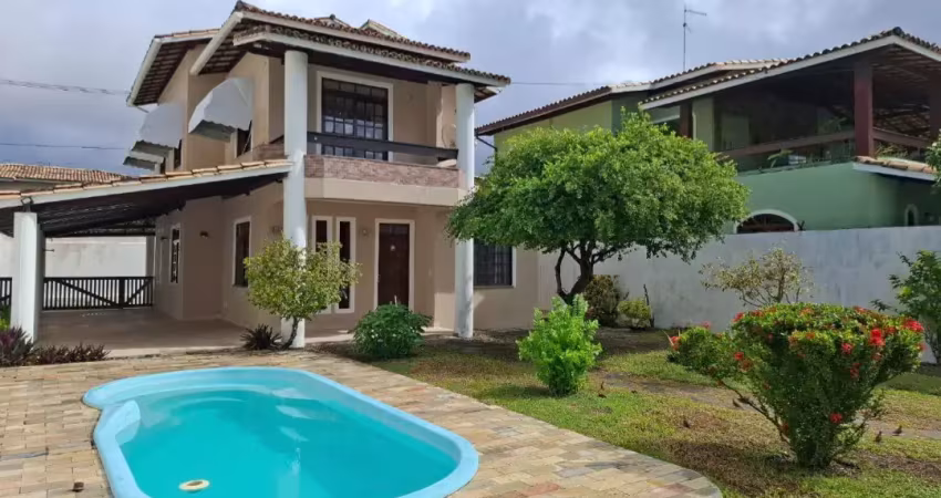 Aluga-se aconchegante casa com 4/4 no condominio intervilas