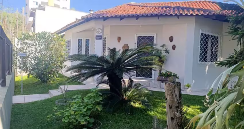 Casa com 3 quartos à venda na Rua Guararema, 203, Tabuleiro (Monte Alegre), Camboriú