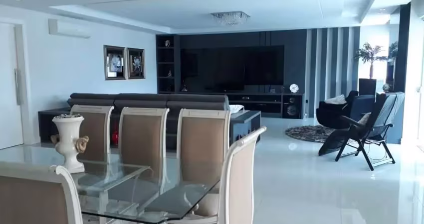 Apartamento com 10 quartos à venda na Rua 246, 125, Meia Praia, Itapema