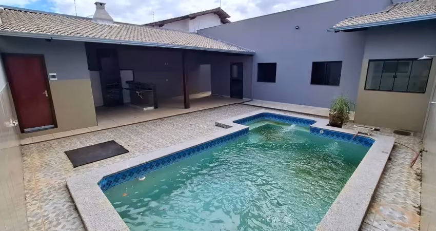 Casa no vale do sol com lote inteiro - 3/4 sendo uma suite com piscina.