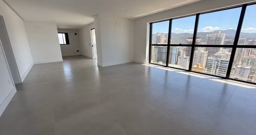 Apartamento de alto padrão – 4 suítes, vista para o mar, a apenas 200m da praia