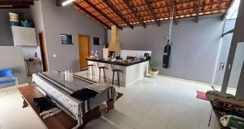 Vende-se casa 3 quartos no parque dos pirineus - anápolis - go