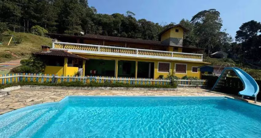 Ibiúna à chácara…! área:15.000m2 c/casa sede 04 dorm, piscina, cmp/futebol, lago c/nascente e peixes