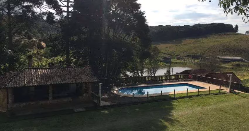 Ibiúna, linda chácara; c/4.305m2; 5dorm, 100% financiamento; piscina, campo futebol; espaço gourmet;