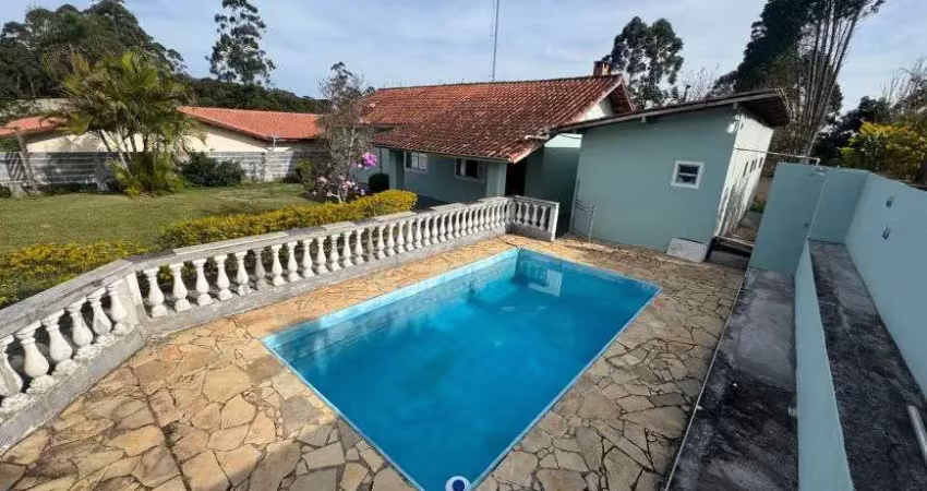 São roque à famosa cidade do vinho; lhes apresenta essa linda chácara formada c/1.339,70m2 c/piscina