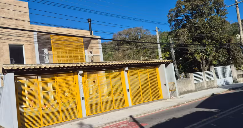 Apartamento 2 dormitórios sendo 1 suíte amplo e arejado no canto da lagoa