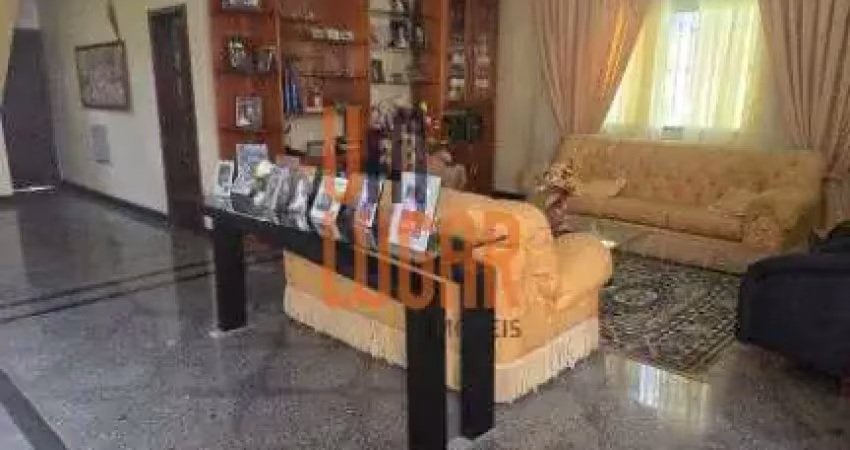 Ampla casa com 3 pavimentos com 6 quartos sendo 5 suites para aluguel no bairro de sao bras, belem-pa.