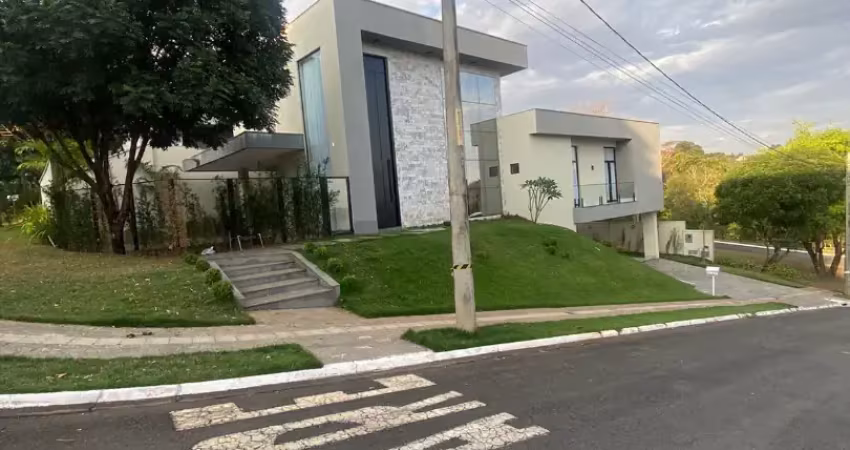 Sobrado alto padrão no comdominio do lago mobiliado de frente a mata