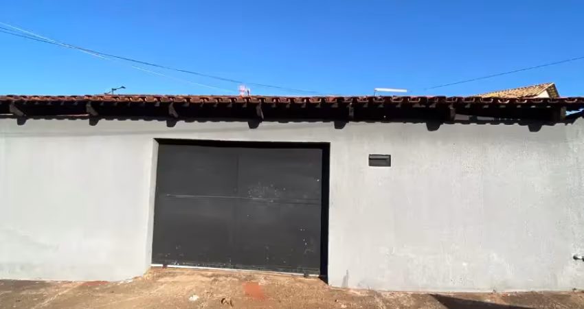 Casa sozinha no lote no setor balneário meia ponte  avenida movimentada
