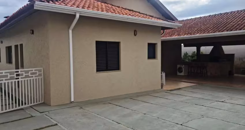 Casa em condomínio colina das estrelas, tatuí: com 5 suítes para  venda por r$1.800.000,00, ou  para locação por r$10.000,00 já incluso iptu e condomínio.