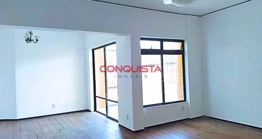 Apartamento com 3 quartos para alugar na Mariinha Holanda, 155, Guararapes, Fortaleza