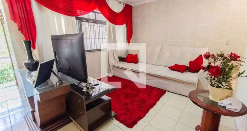 Casa com 3 quartos à venda na Rua Piquerobi, Cambuci, São Paulo