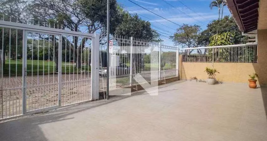 Casa com 3 quartos à venda na Rua Coelho da Costa, Nonoai, Porto Alegre