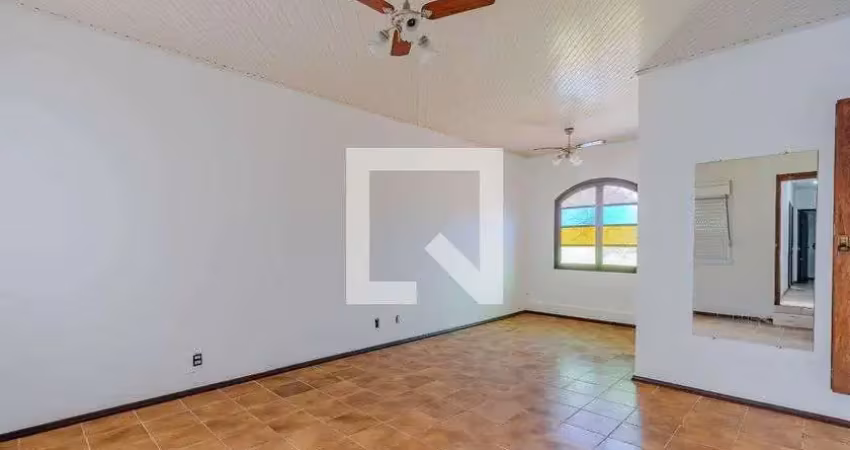 Casa com 4 quartos à venda na Avenida Guarujá, Guarujá, Porto Alegre