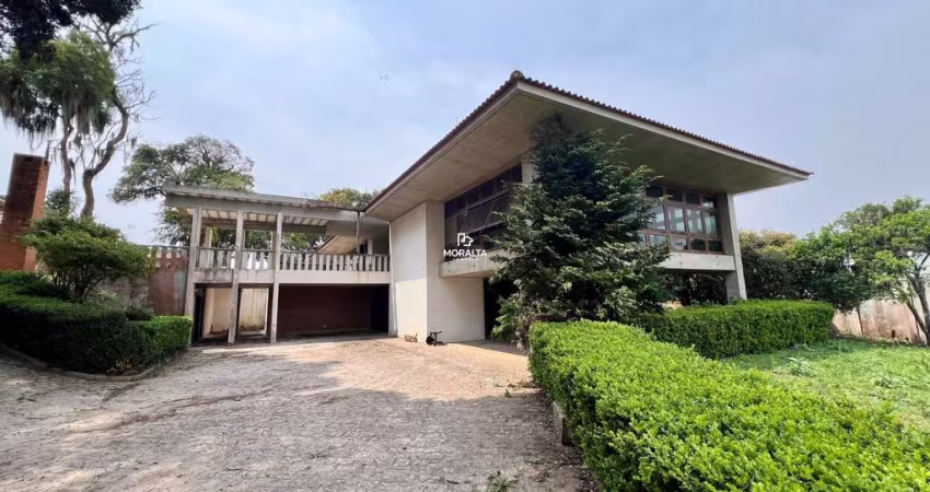 Casa para Reforma com Amplo Terreno no Aristocrata!