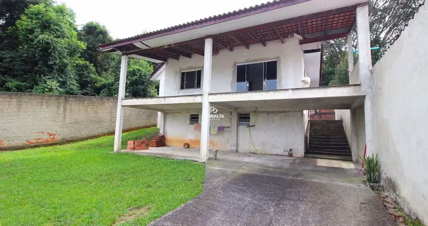 Casa 02 Quartos com Amplo Terreno no Jardim Carmem