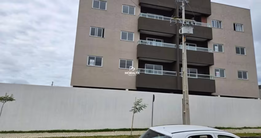 Apartamento com três quartos.