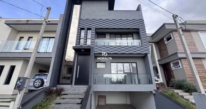 TRIPLEX EM CONDOMINIO FECHADO - BAIRRO COSTEIRA