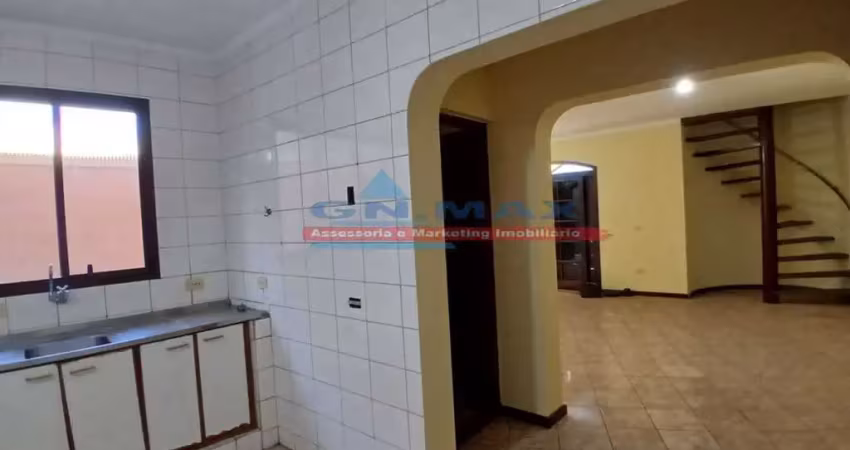 Casa com 3 quartos para alugar na Rua João Cordeiro, 138, Moinho Velho, São Paulo