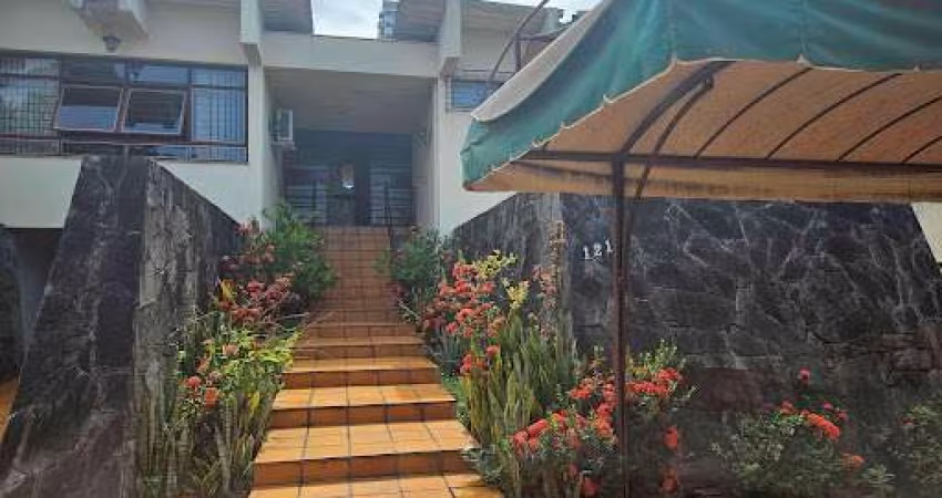 Casa com 4 dormitórios à venda, 256 m² por R$ 1.100.000,00 - Centro - Londrina/PR