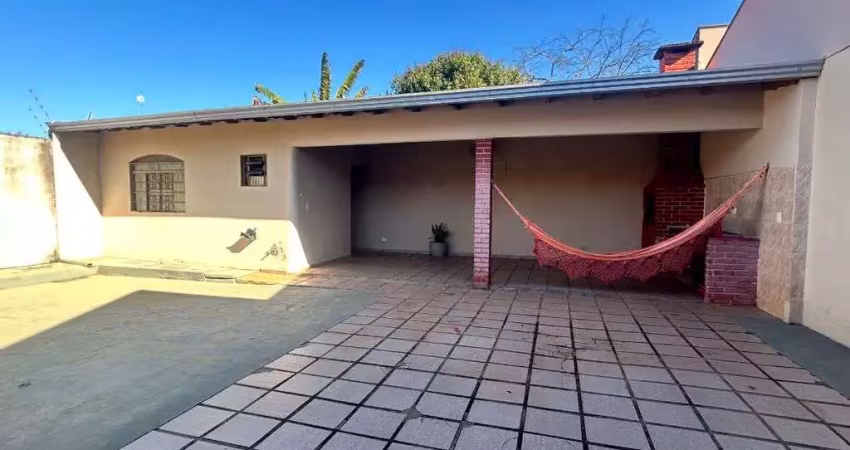 Casa com 4 dormitórios, uma suite, para locação, 200 m²  de construção por r$ 3.000/mês - califórnia - londrina/pr