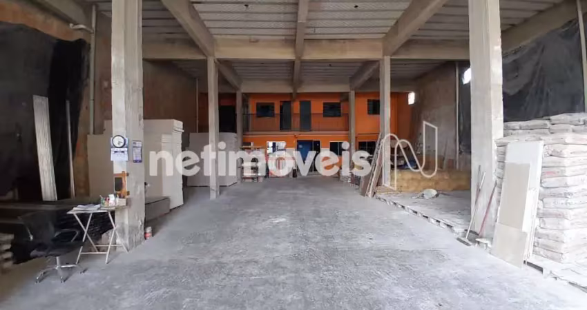 Excelente galpão de 420m²; &ndash; localização estratégica e infraestrutura completa