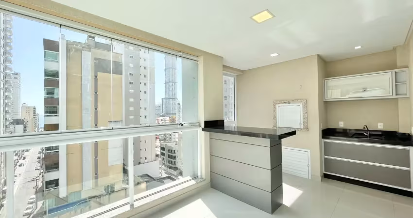 Apartamento moderno ensolarado 3 suítes e 3 vagas  em meia praia