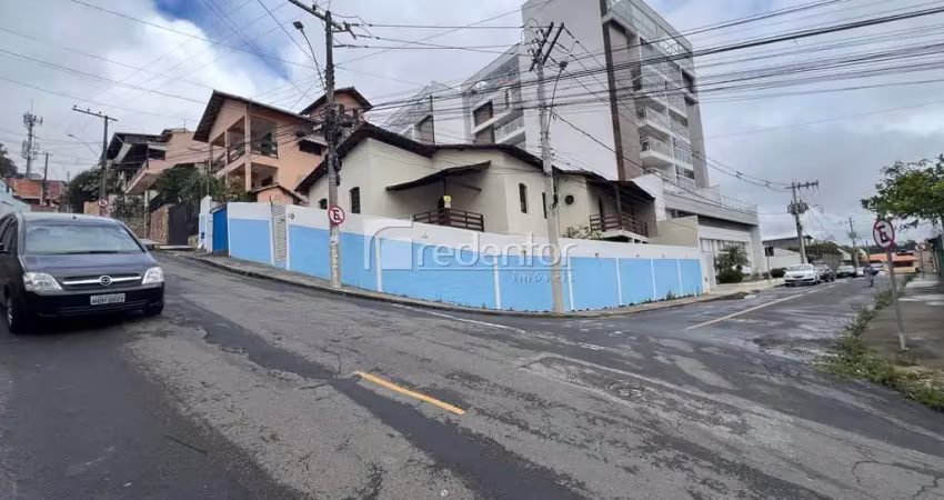 Casa com 4 quartos para alugar na Rua Aristóteles Braga, 60, São Pedro, Juiz de Fora