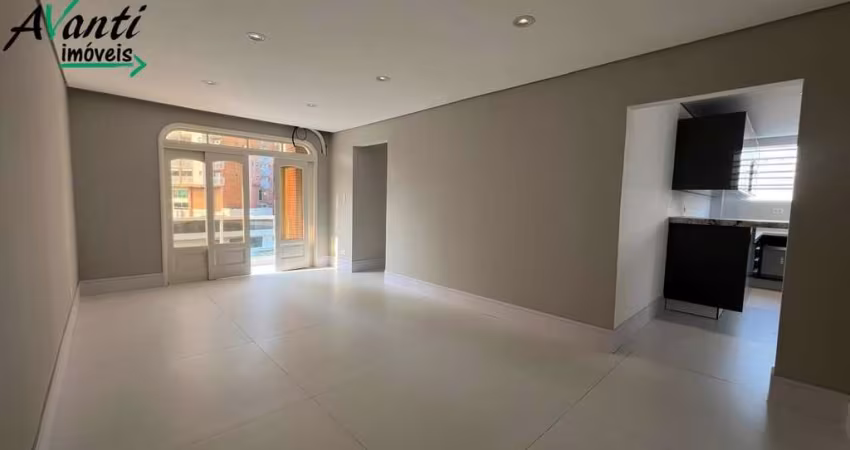 Luar Park - Apartamento com 2 quartos, todo modernizado,à venda na Ponta da Praia em Santos.