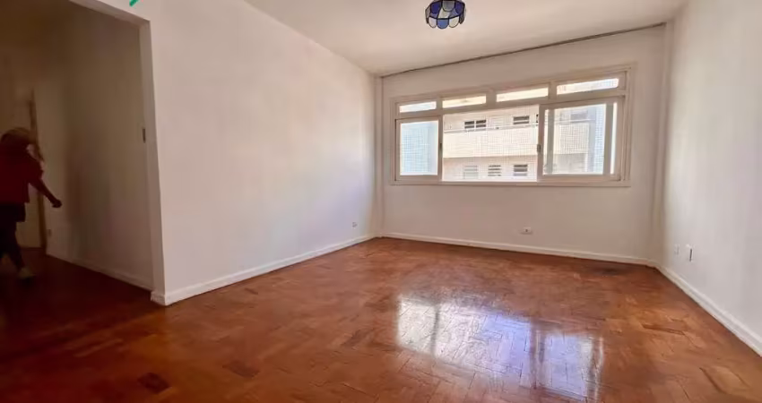 Edifício Caravelle - Apartamento 134m², pé na areia, 2 vagas de garagem.