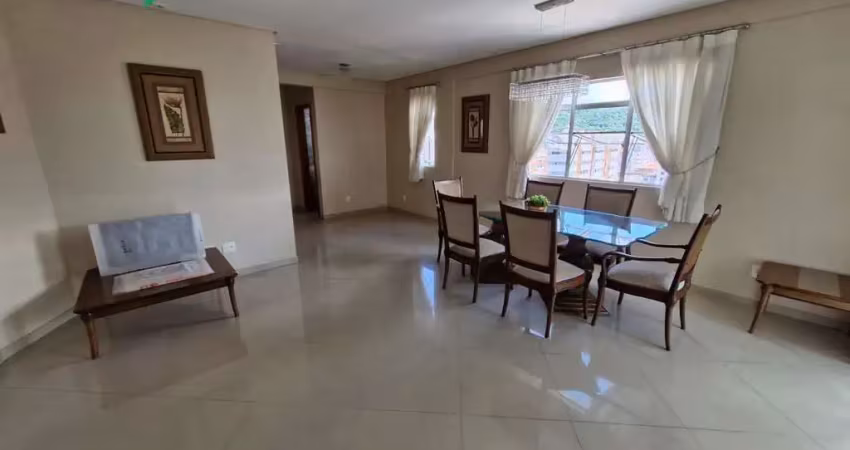 Apartamento com varanda gourmet à venda na Pompéia em Santos!