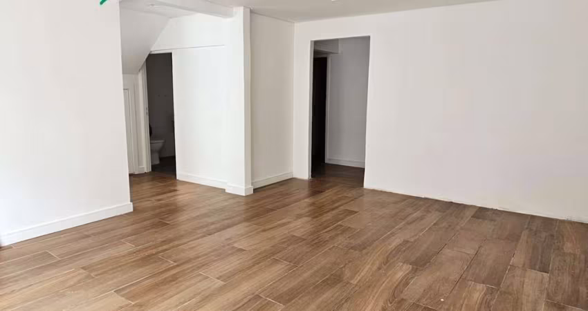 Sobrado comercial -135m², 2 vagas, Gonzaga Santos.