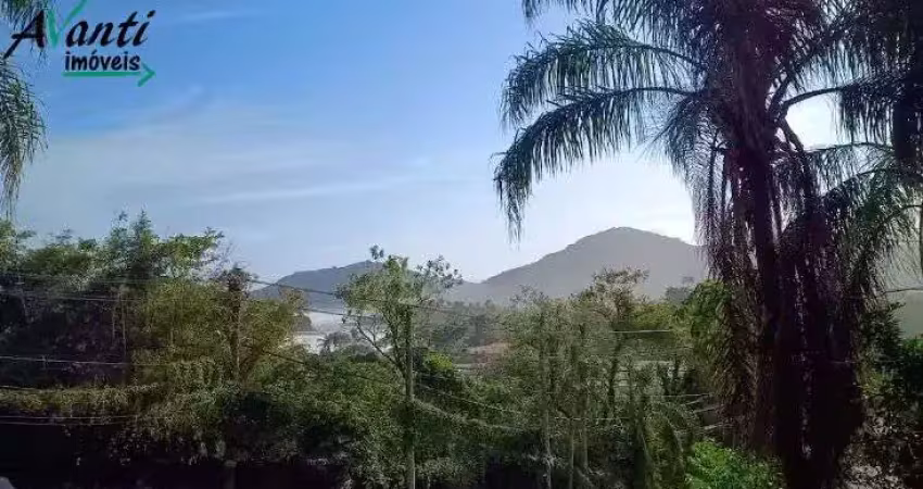 Casa Sobrado à Venda com 3 Quartos em Camburizinho, São Sebastião
