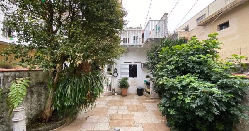 Casa Sobrado à Venda no Gonzaga, Santos | 4 Quartos  | 2 suítes | 4 Banheiros, Garagem